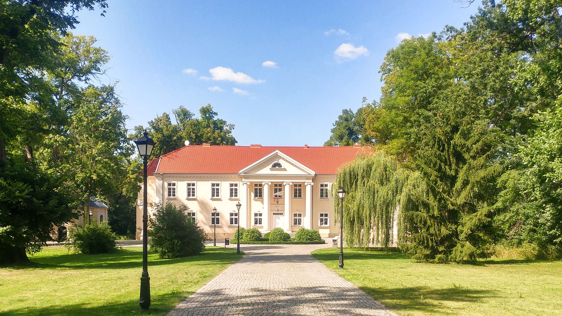 Posiadłości minionych lat | Nadworni.pl